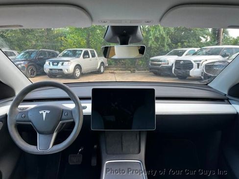 Used 2024 Tesla Model Y 2WD image 19