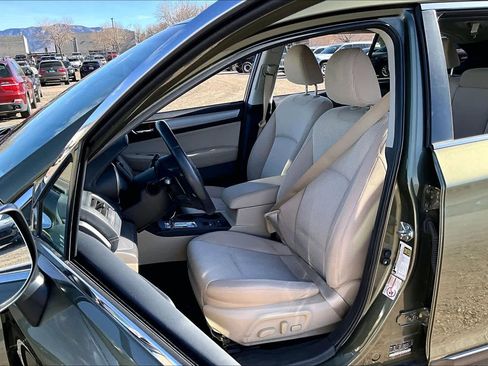 Used 2018 Subaru Outback 2.5i Premium image 5