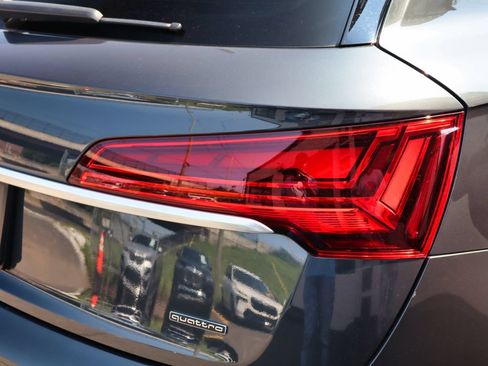 Used 2021 Audi Q5 2.0T Premium Plus w/ Premium Plus Package AWD/4WD image 13