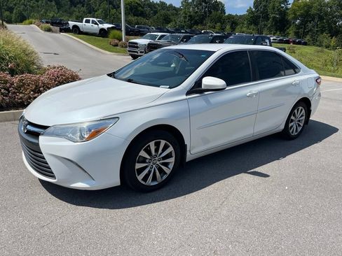Used 2017 Toyota Camry XLE FWD image 1