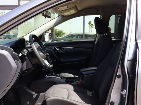 Used 2018 Nissan Rogue SV AWD/4WD image 33
