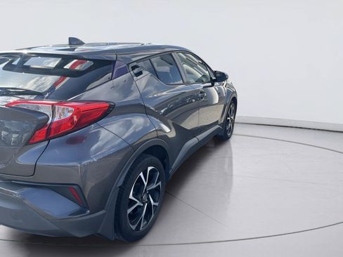 Used 2021 Toyota C-HR XLE FWD image 2