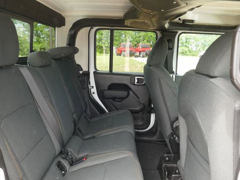 New 2026 Jeep Gladiator Sport AWD/4WD image 11