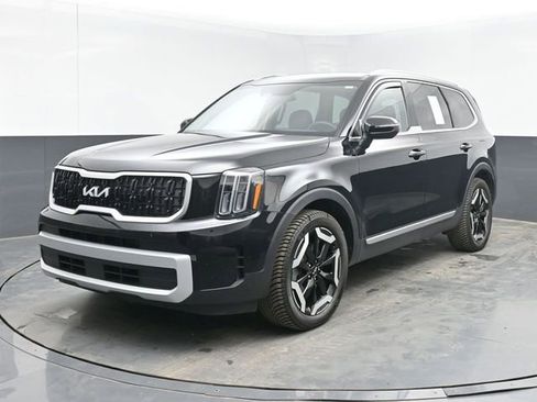Used 2024 Kia Telluride EX w/ EX Captain's Chair Package AWD/4WD image 5