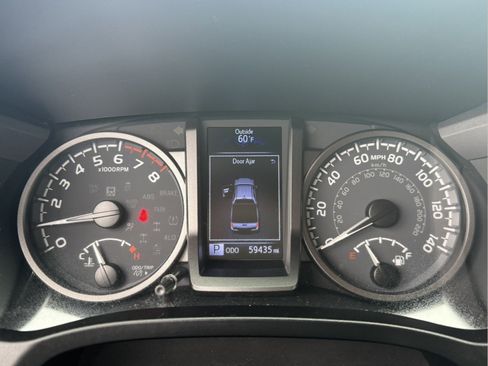 Used 2020 Toyota Tacoma TRD Off-Road image 14
