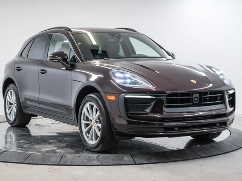 Certified 2024 Porsche Macan AWD/4WD image 7