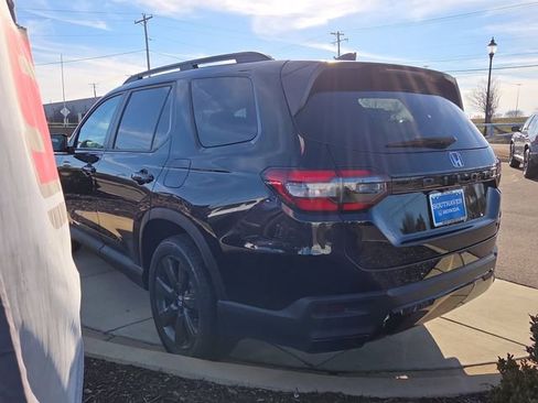 New 2026 Honda Pilot Sport image 3