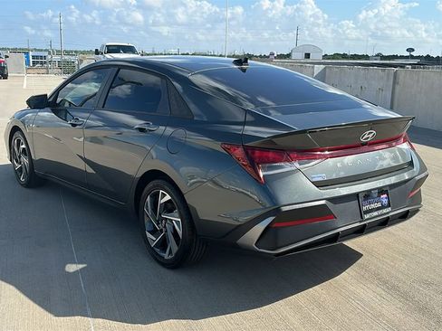 Certified 2025 Hyundai Elantra Sport FWD image 10