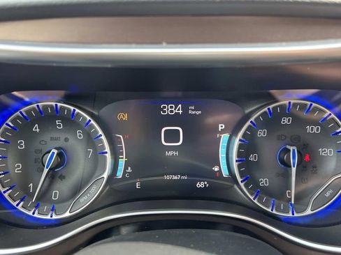 Used 2019 Chrysler Pacifica Touring-L Plus FWD image 25