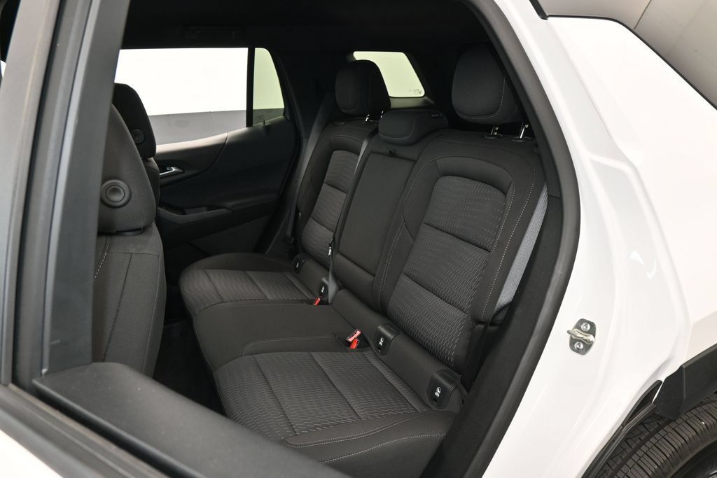 Used 2026 Chevrolet Equinox LT FWD image 28