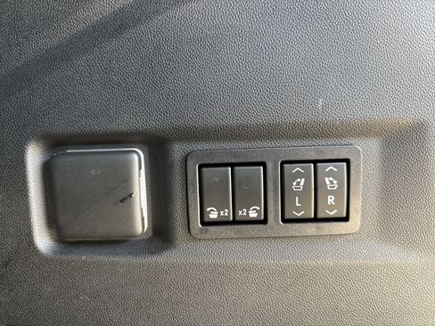 Used 2021 GMC Yukon SLT w/ SLT Premium Package image 36