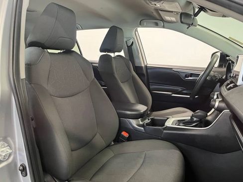 Used 2025 Toyota RAV4 XLE AWD/4WD image 10
