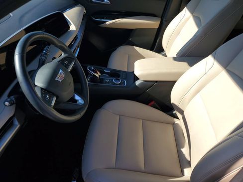 Certified 2024 Cadillac XT4 Luxury w/ Cold Weather Package AWD/4WD image 5