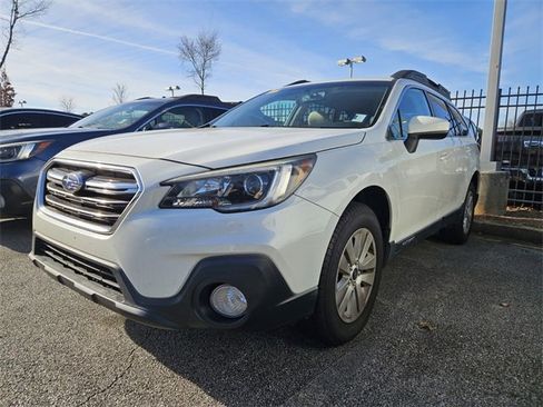 Used 2018 Subaru Outback 2.5i Premium image 3