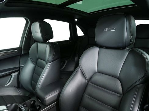 Certified 2025 Porsche Macan GTS image 5