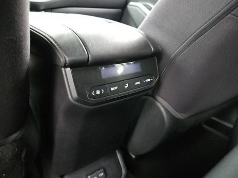 Used 2023 Toyota Highlander LE image 16