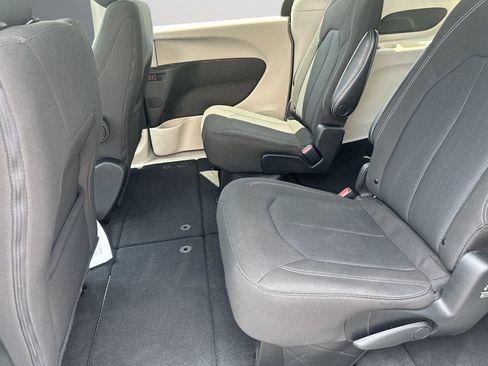 Used 2023 Chrysler Voyager LX FWD image 19