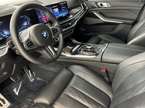 Certified 2025 BMW X7 M60i AWD/4WD image 4