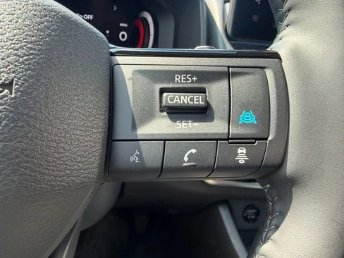 Used 2025 Nissan Rogue SL FWD image 20