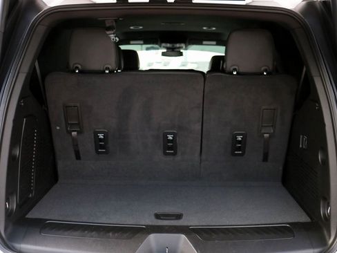 Used 2024 GMC Yukon SLT image 11