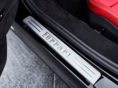 Used 2024 Ferrari SF90 Spider image 43