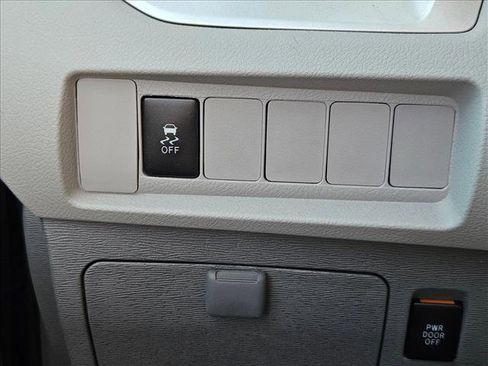 Used 2018 Toyota Sienna LE FWD image 13