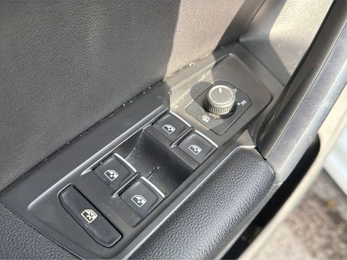 Used 2021 Volkswagen Tiguan SE image 27