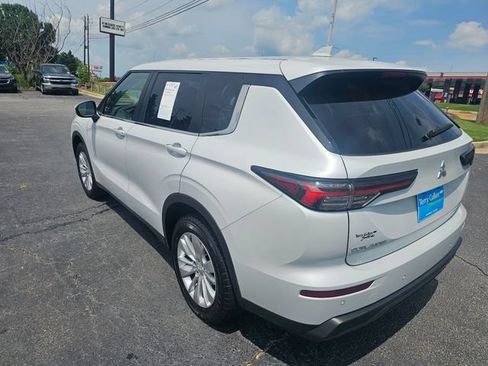 Used 2025 Mitsubishi Outlander ES FWD image 5