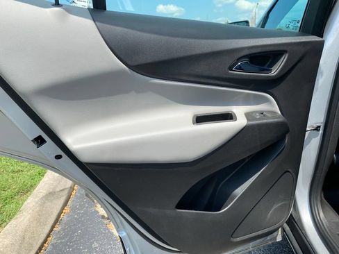 Used 2021 Chevrolet Equinox LS FWD image 28