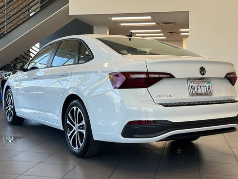 Used 2024 Volkswagen Jetta Sport FWD image 3