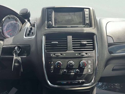 Used 2020 Dodge Grand Caravan SE FWD image 30