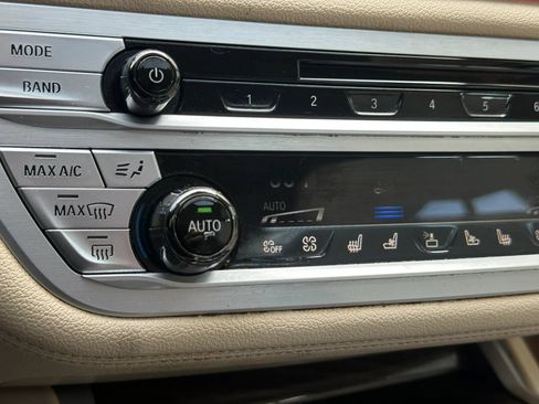 Used 2019 BMW 740i w/ Executive Package RWD image 38
