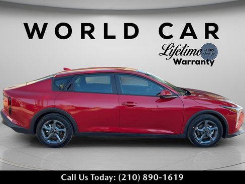 New 2026 Kia K4 LXS image 2