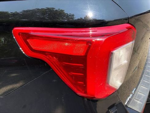 Used 2023 Ford Explorer XLT w/ Equipment Group 202A AWD/4WD image 12