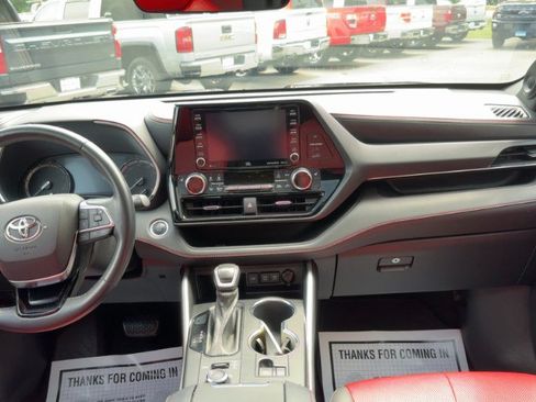 Used 2021 Toyota Highlander XSE AWD/4WD image 16