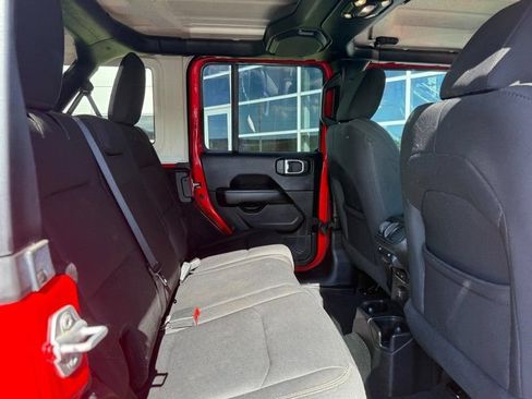 Used 2019 Jeep Wrangler Unlimited Sahara AWD/4WD image 12