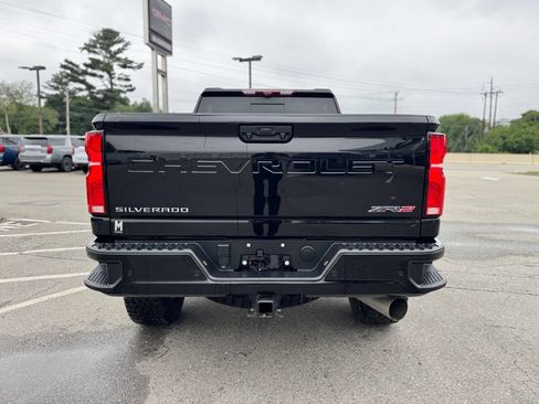 Used 2025 Chevrolet Silverado 2500 ZR2 w/ Technology Package AWD/4WD image 5