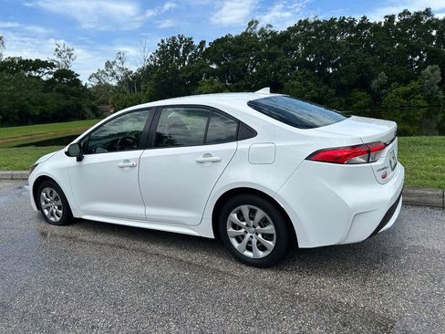 Used 2020 Toyota Corolla LE FWD image 4