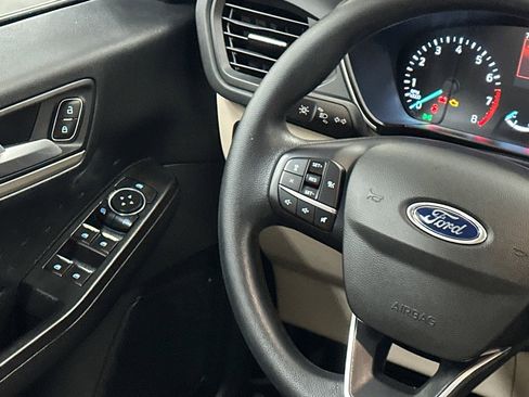 Used 2020 Ford Escape SE image 18