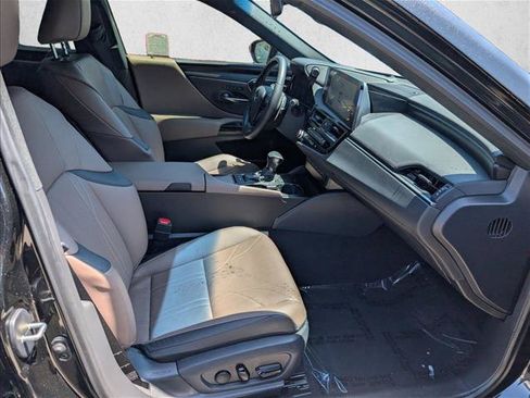 Used 2025 Lexus ES 300h w/ Accessory Package (Z1) FWD image 18