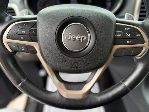 Used 2017 Jeep Grand Cherokee Laredo AWD/4WD image 23