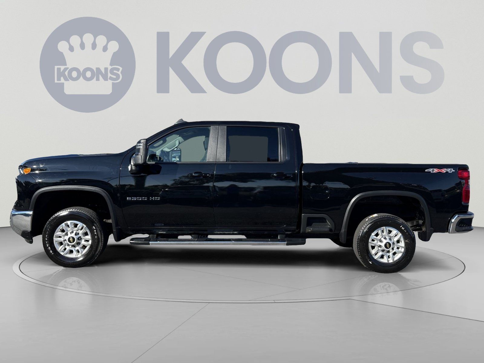 Used 2025 Chevrolet Silverado 2500 LT w/ Convenience Package AWD/4WD image 2