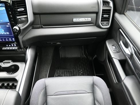 Used 2022 RAM 1500 Big Horn AWD/4WD image 39