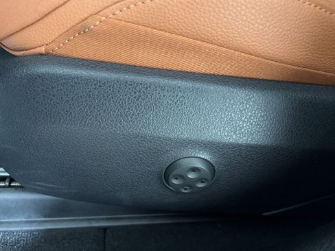 Certified 2025 Mercedes-Benz GLC 300 4MATIC image 4