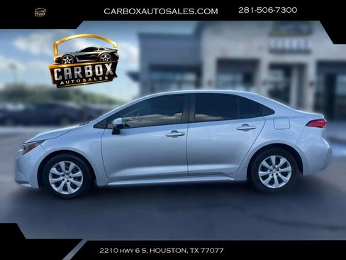Used 2022 Toyota Corolla LE FWD image 2