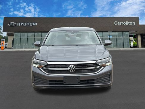 Used 2024 Volkswagen Jetta SE FWD image 2