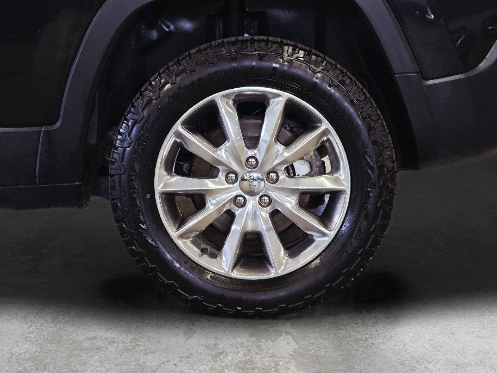 Used 2014 Jeep Cherokee Limited w/ Luxury Group AWD/4WD image 10