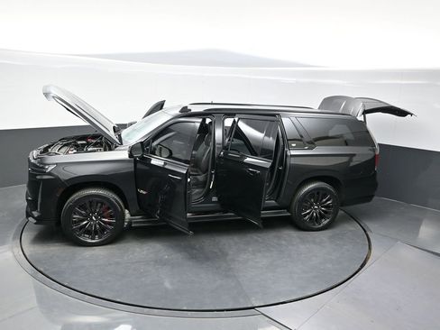 Certified 2024 Cadillac Escalade ESV V w/ LPO, ONYX Package AWD/4WD image 38