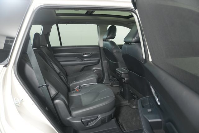 Used 2024 Toyota Grand Highlander AWD image 27