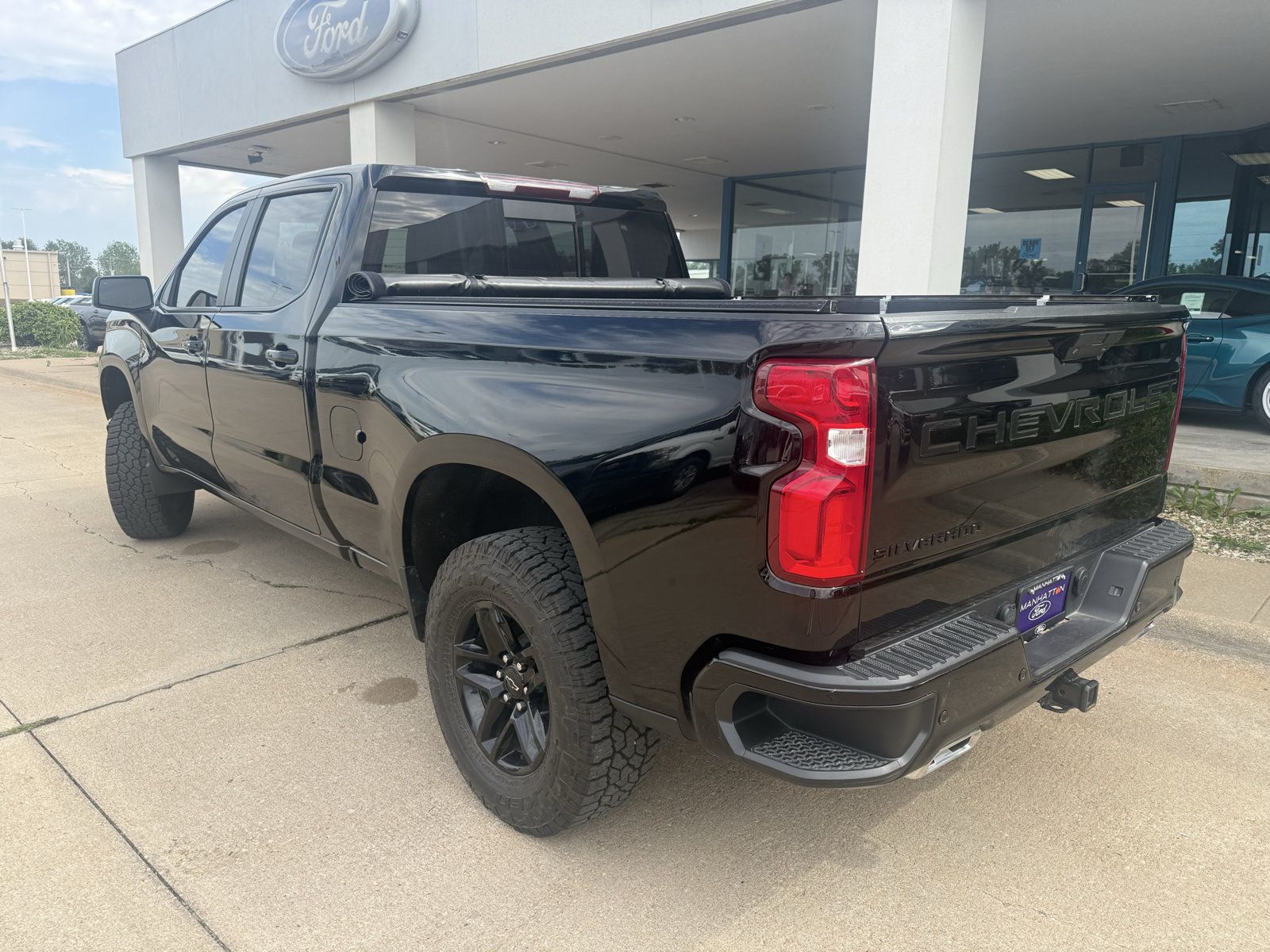 Used 2022 Chevrolet Silverado 1500 LT Trail Boss w/ Convenience Package II AWD/4WD image 15